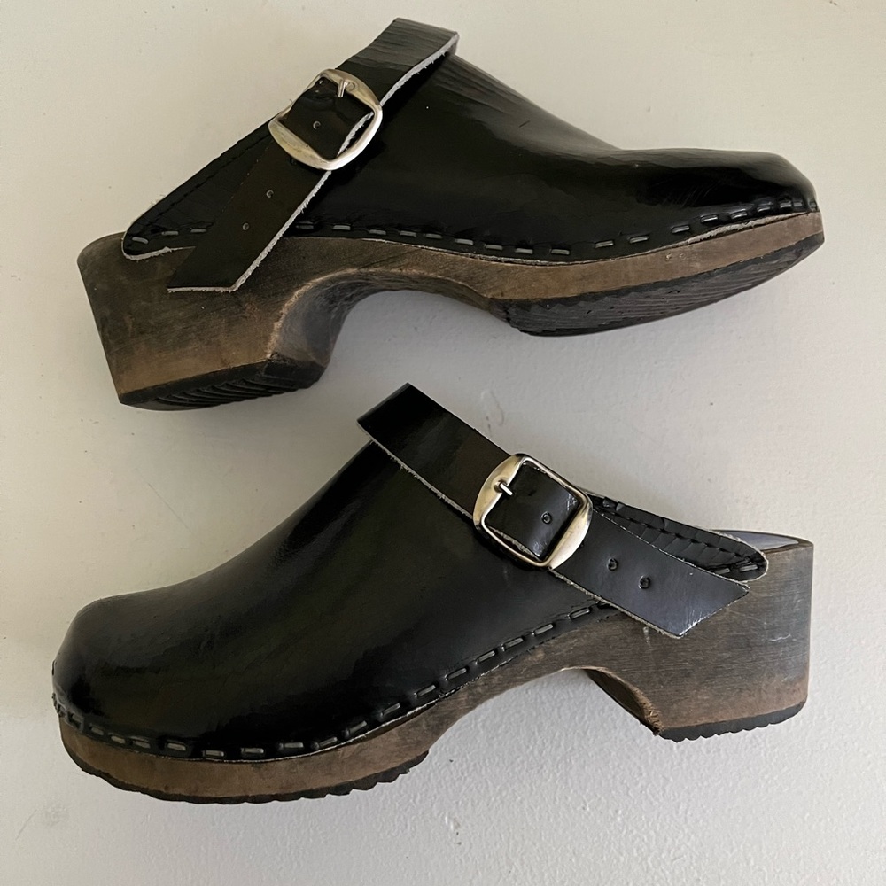Black patent Cape Clogs Size 5 made in Sweden